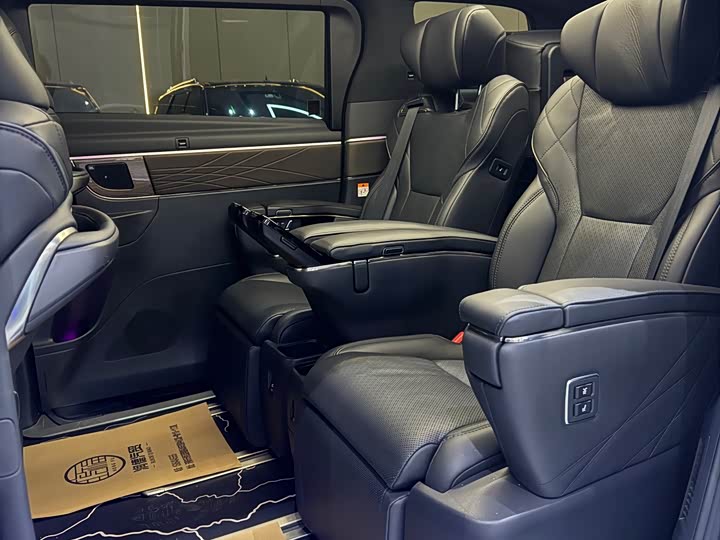 Фото 8 - Toyota Vellfire