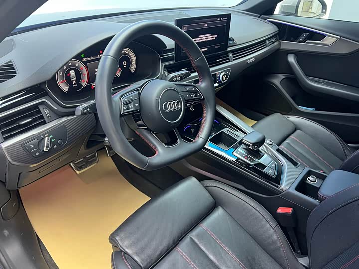 Фото 4 - Audi A4L