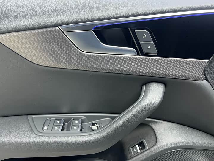 Фото 6 - Audi A4L