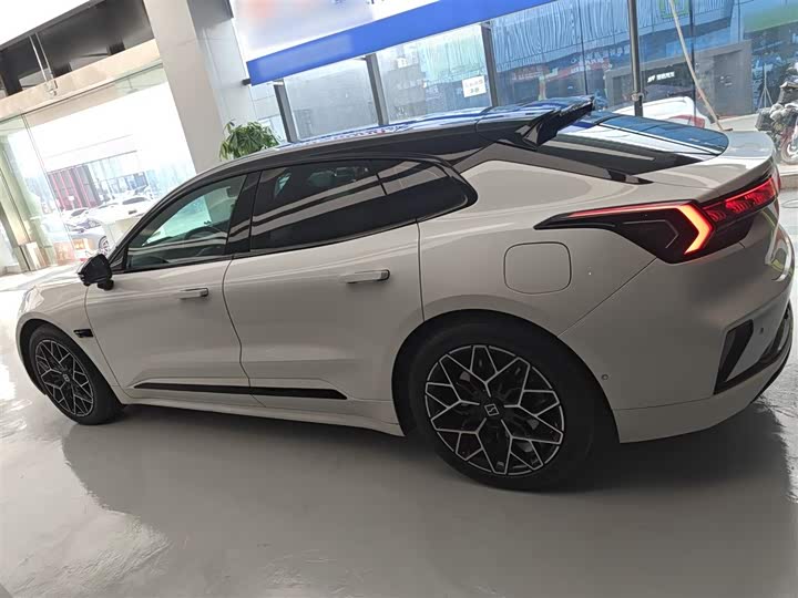 Фото 5 - Zeekr 001