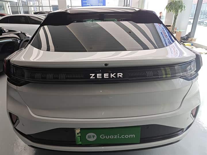 Фото 6 - Zeekr 001