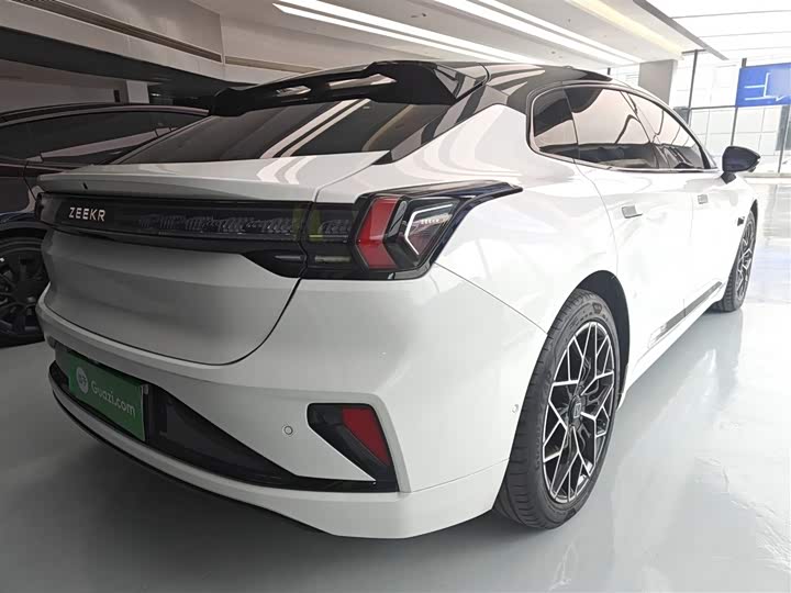 Фото 7 - Zeekr 001