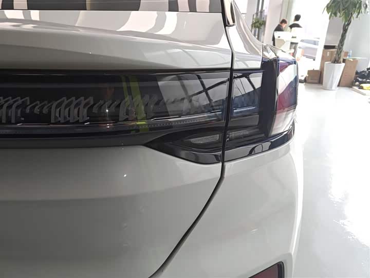 Фото 8 - Zeekr 001