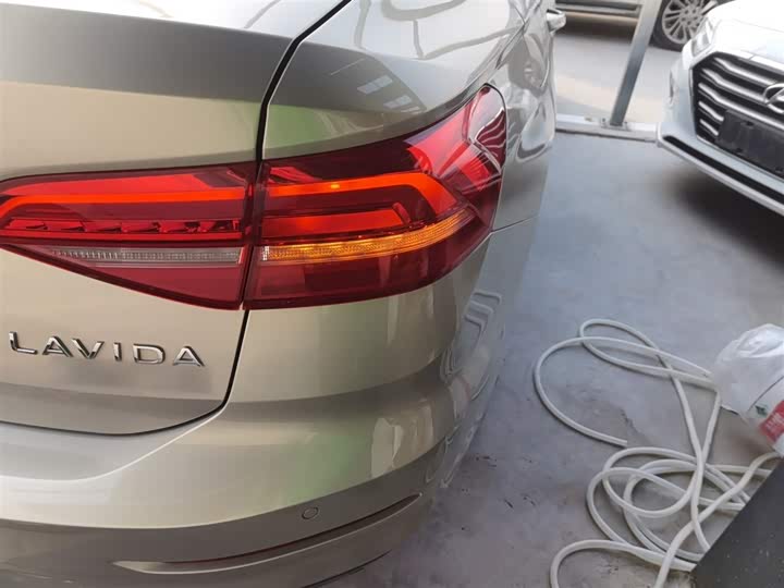 Фото 8 - Volkswagen Lavida