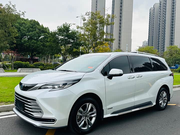 Фото 1 - Toyota Sienna