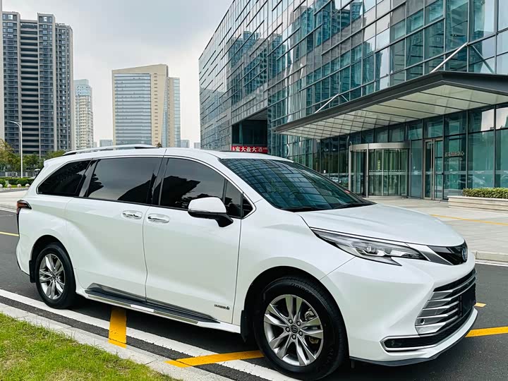 Фото 3 - Toyota Sienna