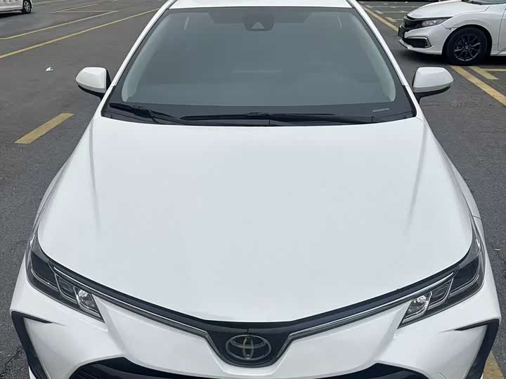 Фото 2 - Toyota Corolla