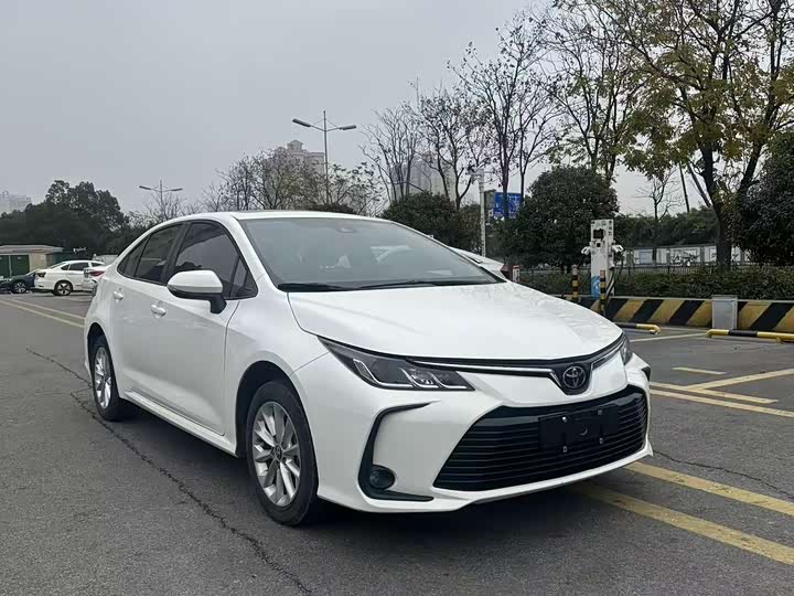 Фото 7 - Toyota Corolla