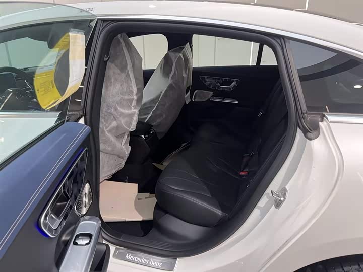 Фото 9 - Mercedes-Benz EQE