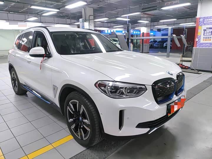 Фото 2 - BMW iX3