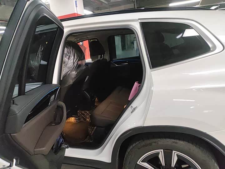 Фото 8 - BMW iX3