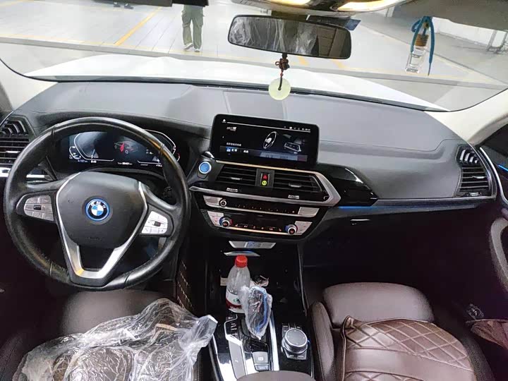 Фото 9 - BMW iX3