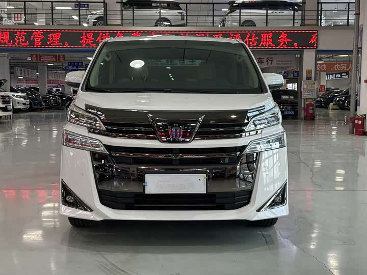 Фото 2 - Toyota Vellfire