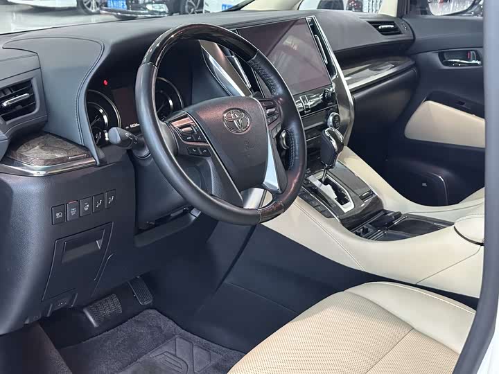 Фото 4 - Toyota Vellfire