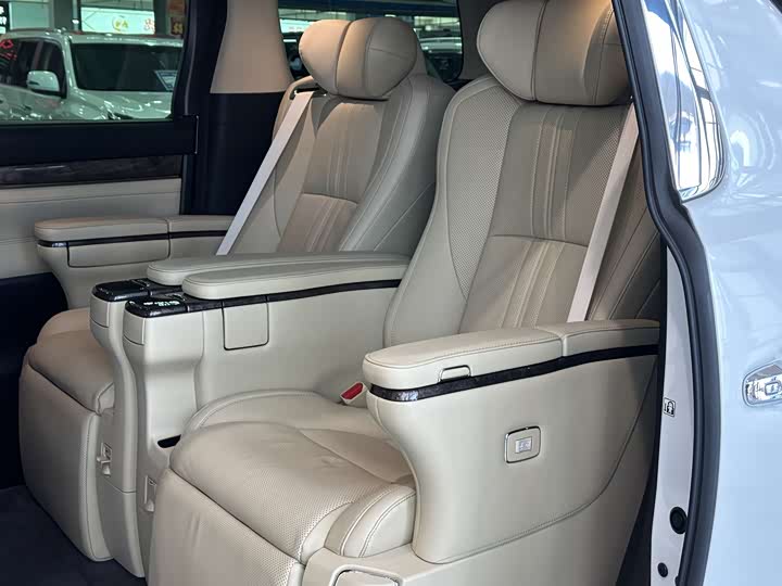 Фото 5 - Toyota Vellfire