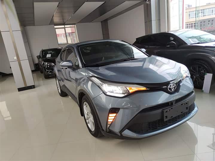 Фото 4 - Toyota C-HR