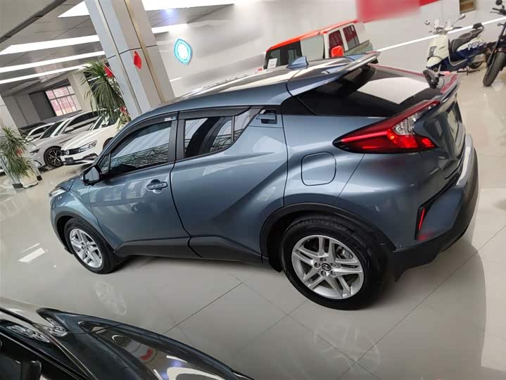 Фото 5 - Toyota C-HR