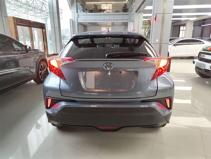 Фото 6 - Toyota C-HR