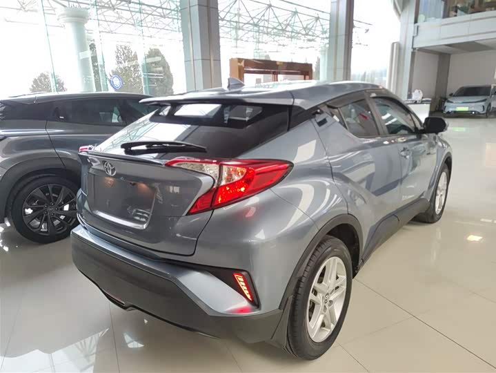 Фото 7 - Toyota C-HR