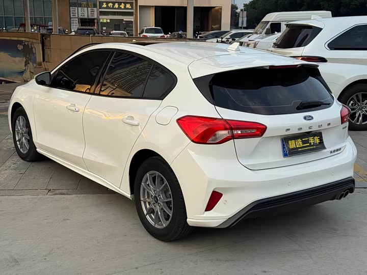 Фото 4 - Ford Focus