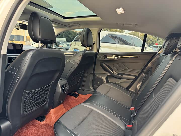 Фото 9 - Ford Focus