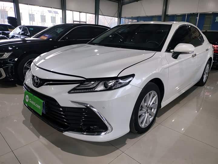 Фото 1 - Toyota Camry