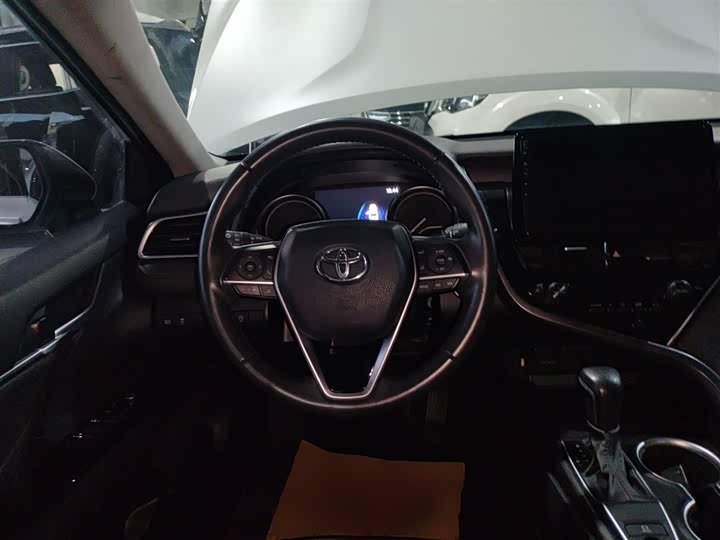 Фото 3 - Toyota Camry