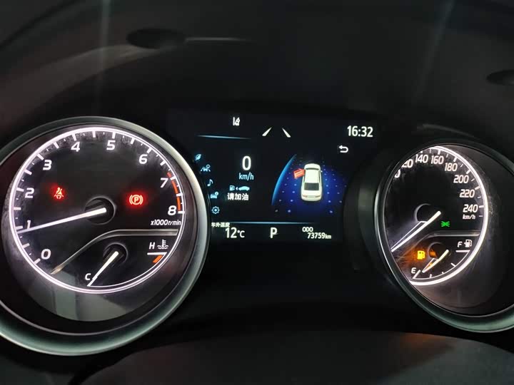 Фото 4 - Toyota Camry