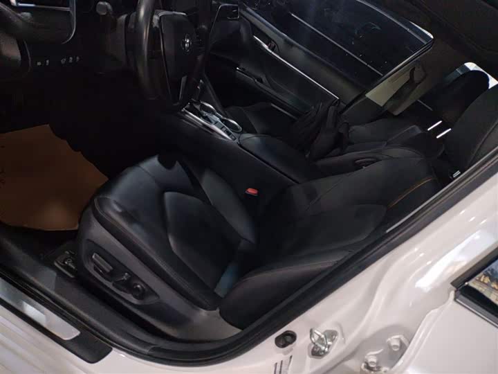 Фото 7 - Toyota Camry