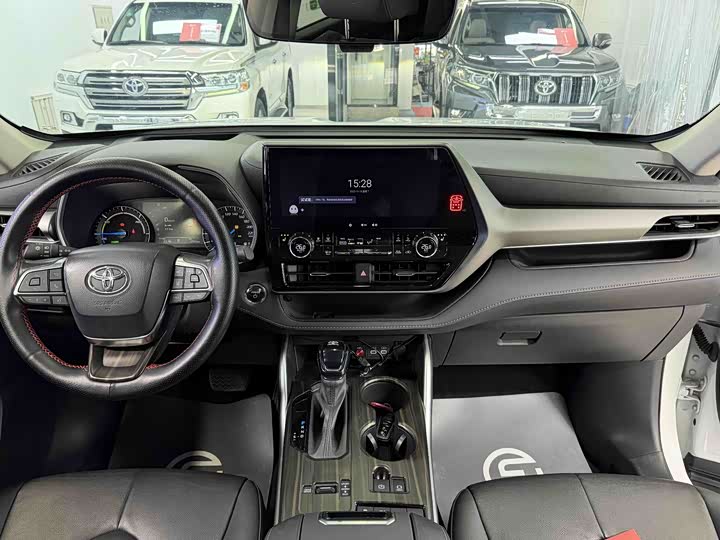 Фото 8 - Toyota Highlander