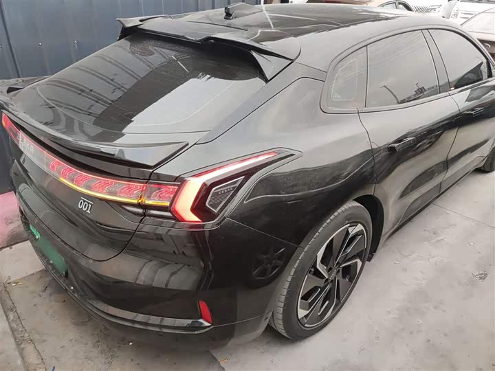 Фото 7 - Zeekr 001