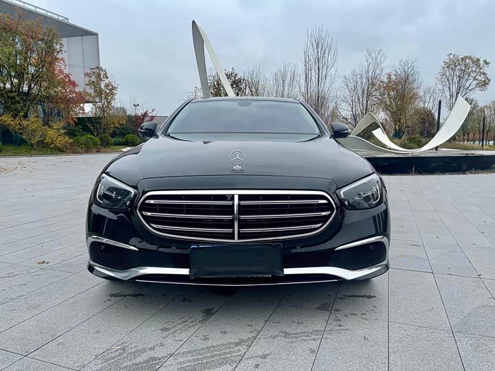 Фото 2 - Mercedes-Benz E-Class