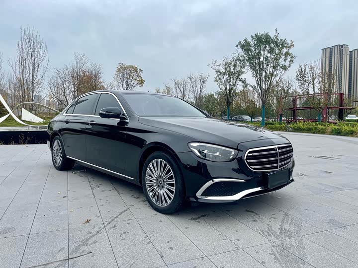 Фото 3 - Mercedes-Benz E-Class