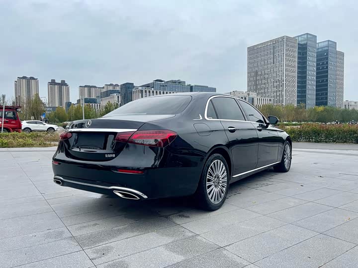 Фото 9 - Mercedes-Benz E-Class