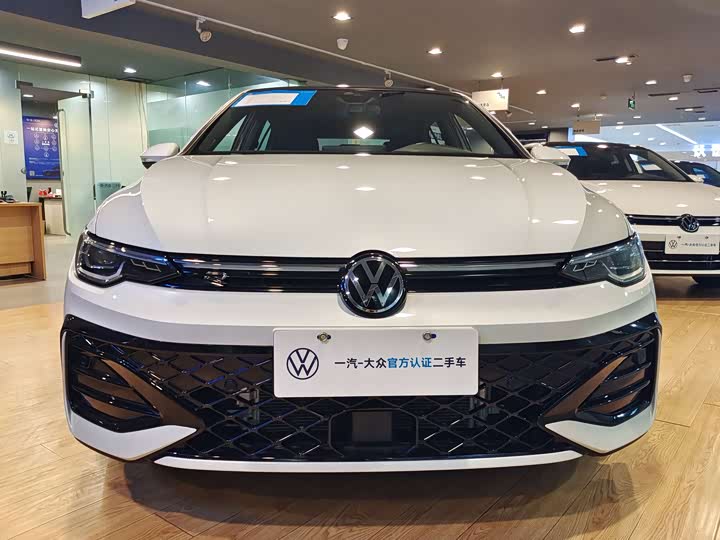 Фото 2 - Volkswagen Golf
