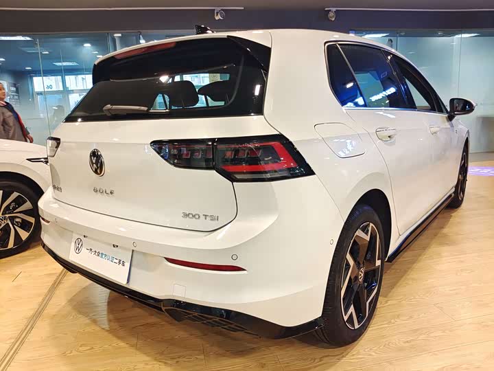 Фото 4 - Volkswagen Golf