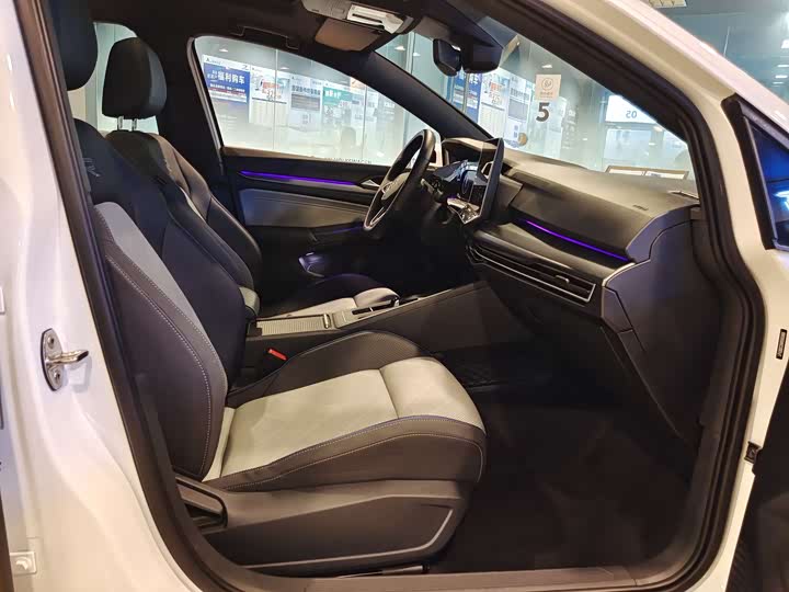 Фото 8 - Volkswagen Golf