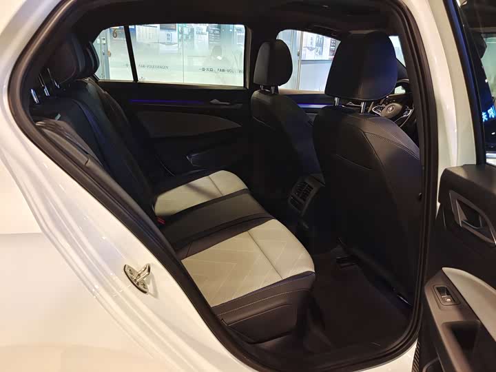 Фото 9 - Volkswagen Golf