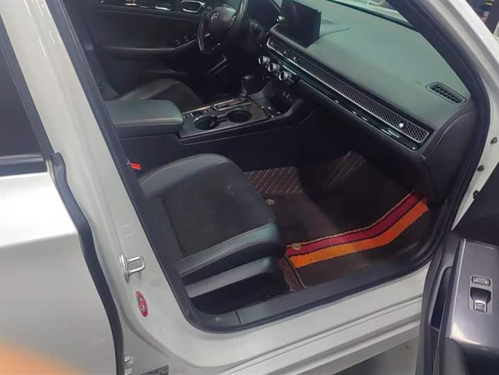 Фото 8 - Honda Civic