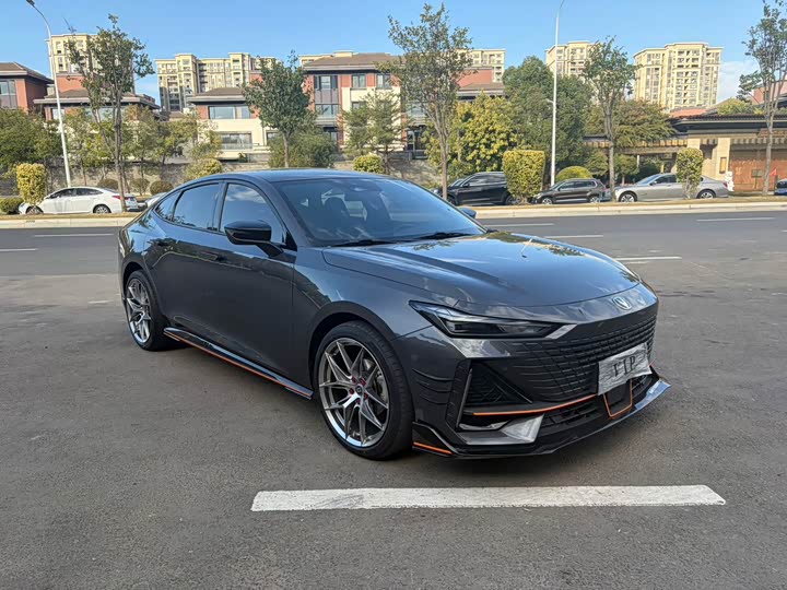 Фото 3 - Changan UNI-V