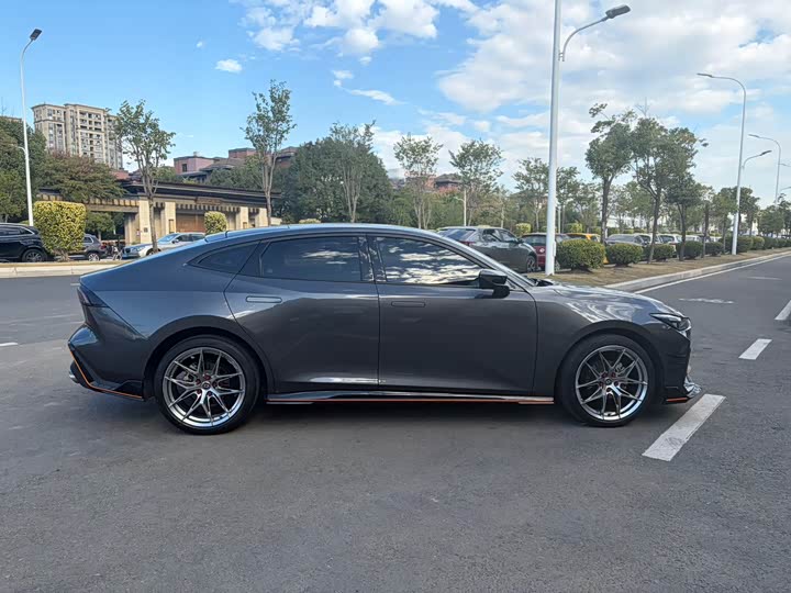 Фото 8 - Changan UNI-V