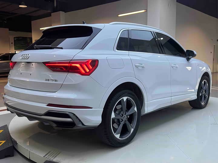 Фото 6 - Audi Q3