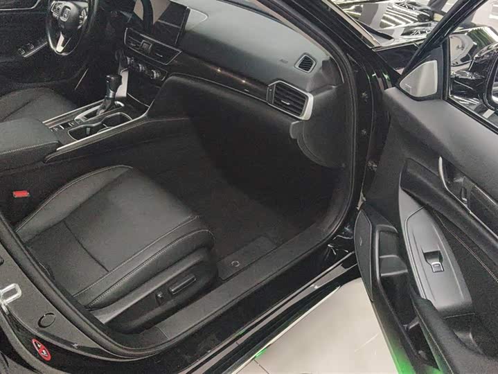 Фото 8 - Honda Accord