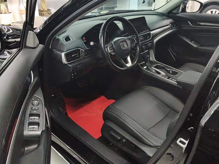 Фото 9 - Honda Accord