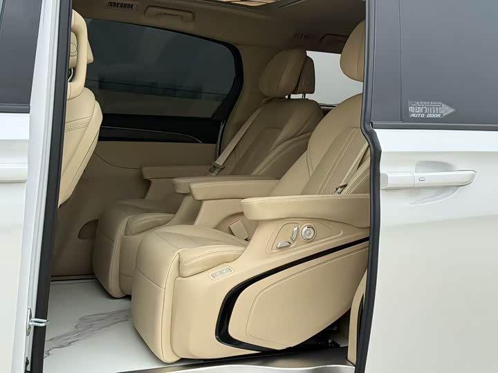 Фото 6 - Buick GL8 ES