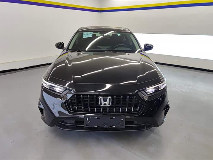 Фото 2 - Honda Inspire