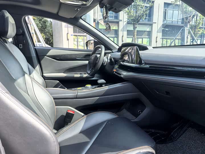 Фото 4 - Changan UNI-V