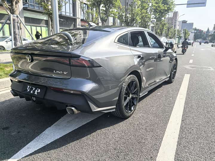 Фото 9 - Changan UNI-V