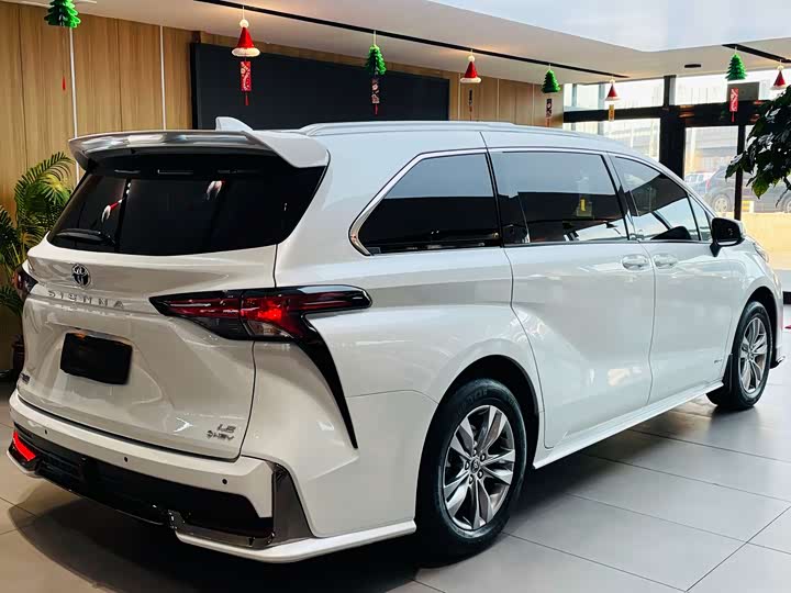 Фото 3 - Toyota Sienna