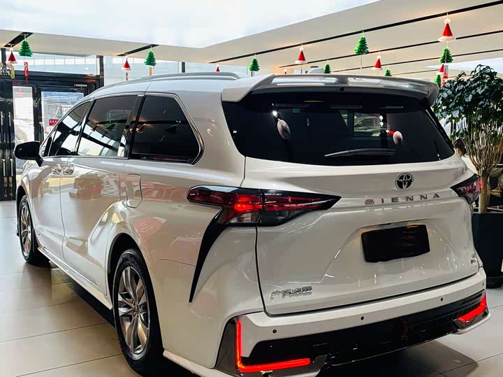 Фото 6 - Toyota Sienna